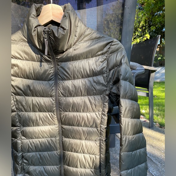 Packable Down Uniqlo Jacket in Olive - Picture 5 of 5